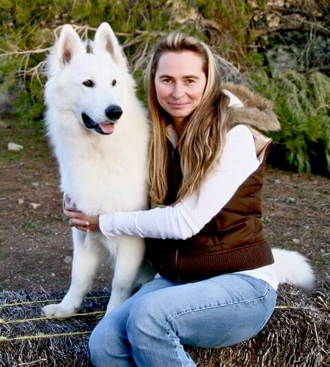 Simona Ridenour and White Swiss Shepherd  sitting
